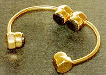 Gold 2-Hex Magnetic Bracelet